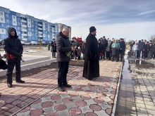 «Мы не боимся, потому что с русским народом правда и Бог», - сказал на траурном митинге Шарыповский благочинный 2